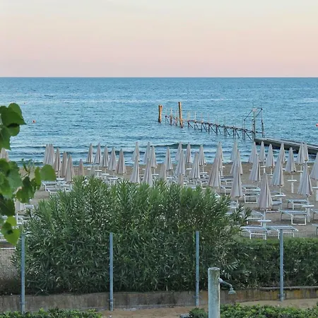 Holiday home Sea Front Garden *