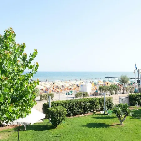 Holiday home Sea Front Garden *